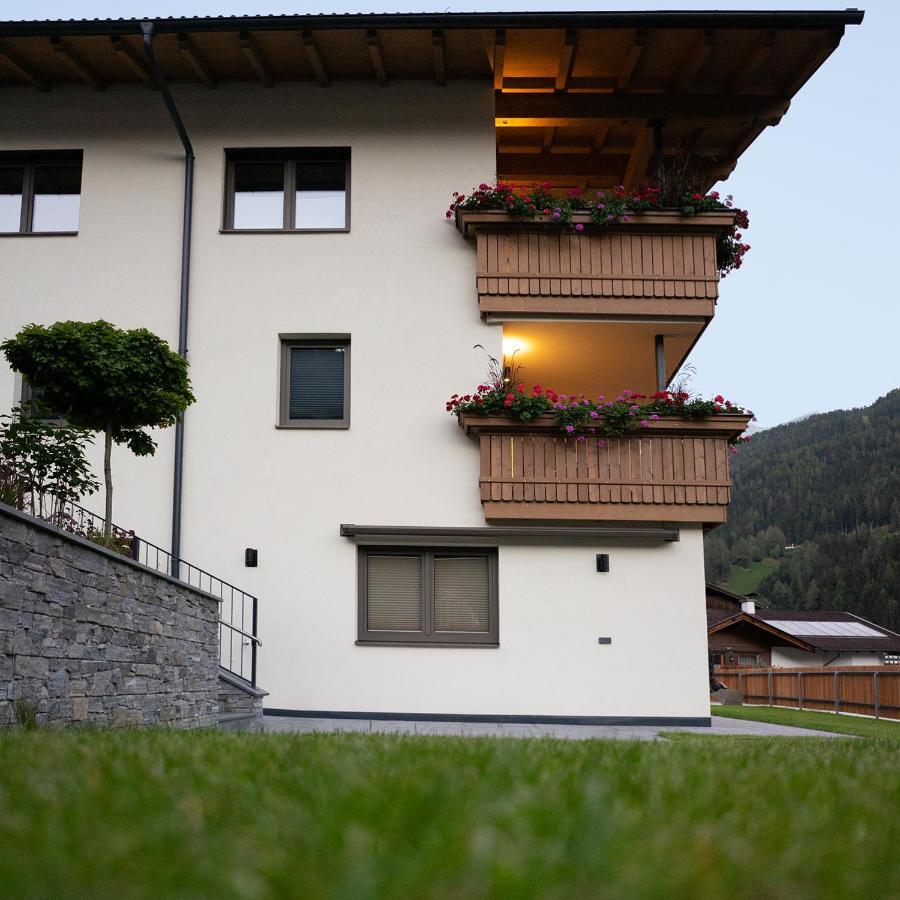 Berg' & Bluamen Appartements Stubai Neustift im Stubaital Exterior foto