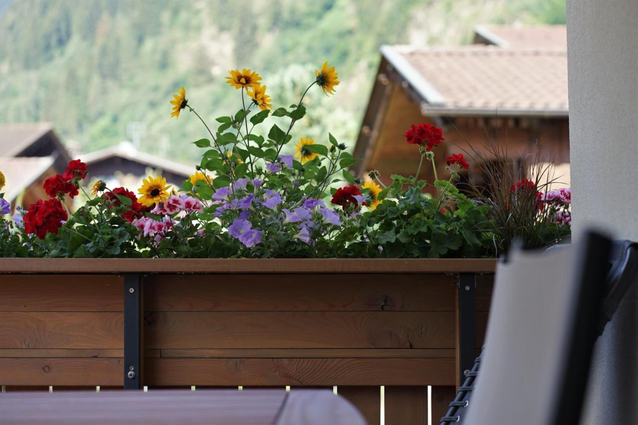 Berg' & Bluamen Appartements Stubai Neustift im Stubaital Exterior foto